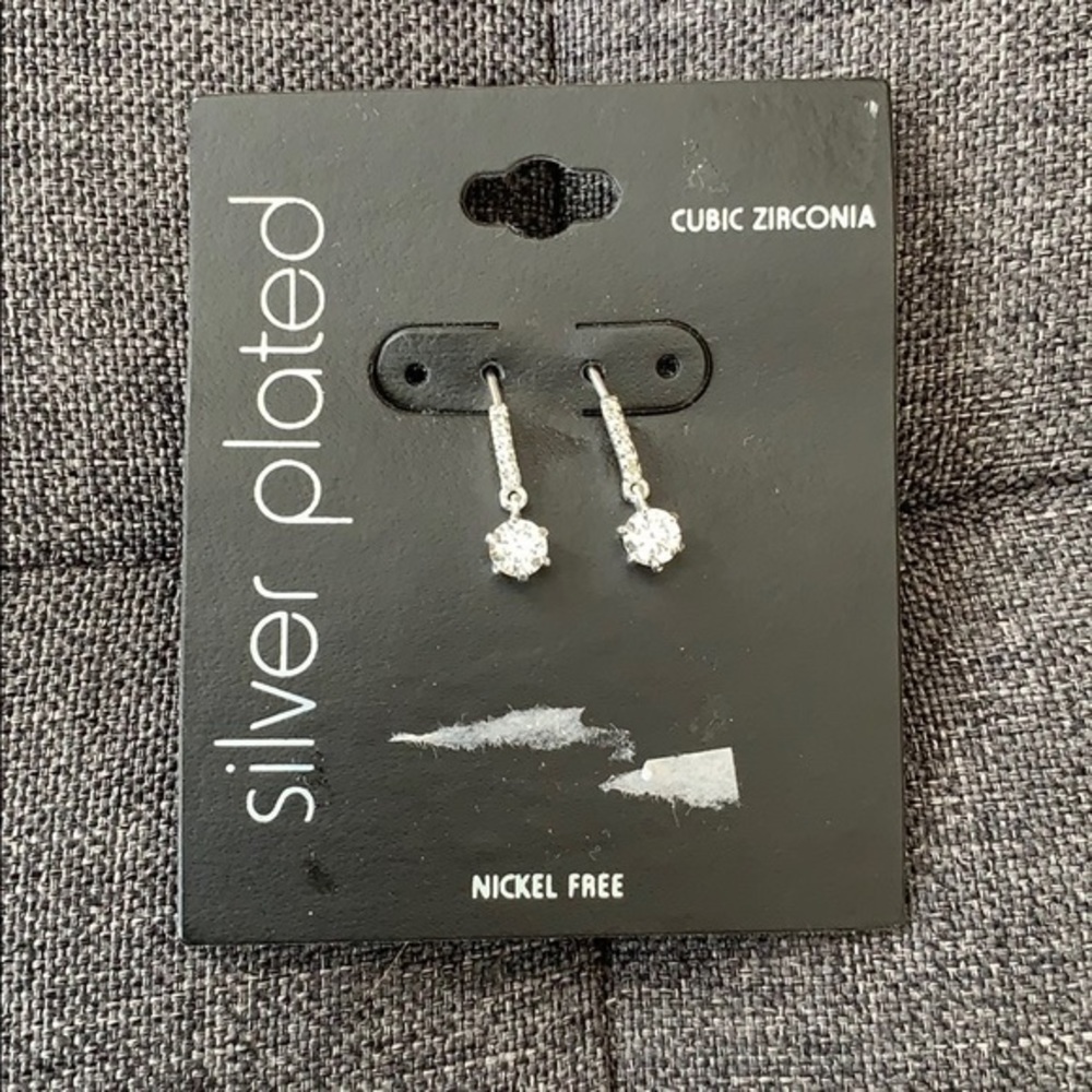 5/$15 - NWT‎ never worn earrings